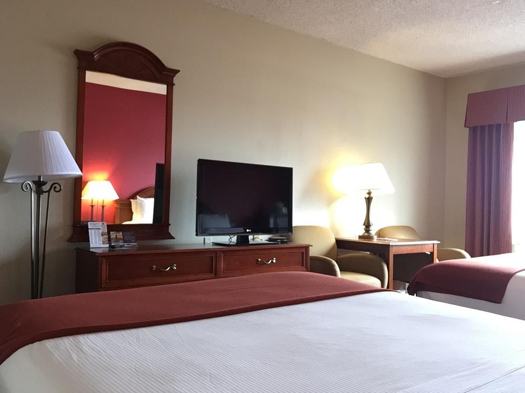 Baymont Inn & Suites By Wyndham هولبروك المظهر الخارجي الصورة